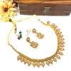 Gold tone pearl necklace J213